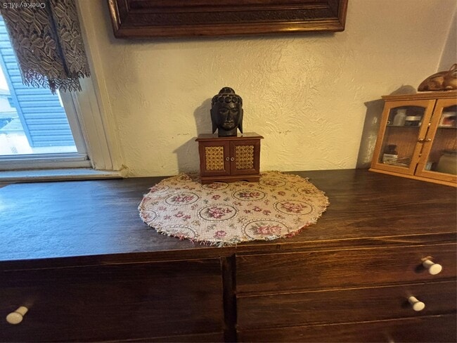 Building Photo - 329 E Chester St