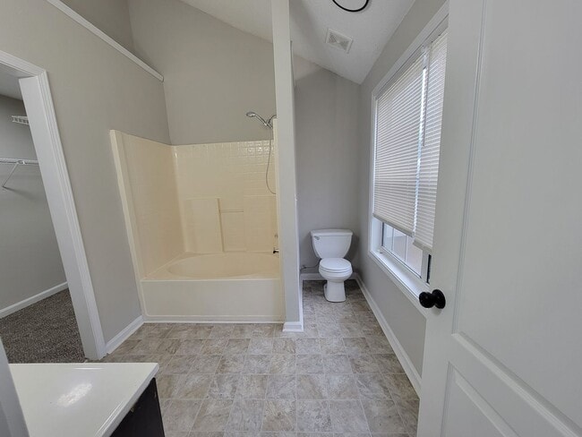 Building Photo - Quiet Comfort - Modern Home - HAFC Voucher...