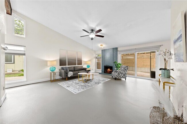 Building Photo - 1702 Coturnix Dr