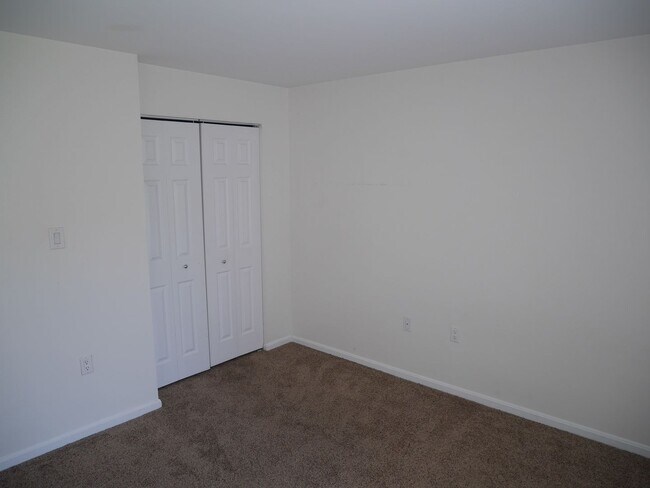 Building Photo - Your Home is Your Palace! Glen Burnie, MD