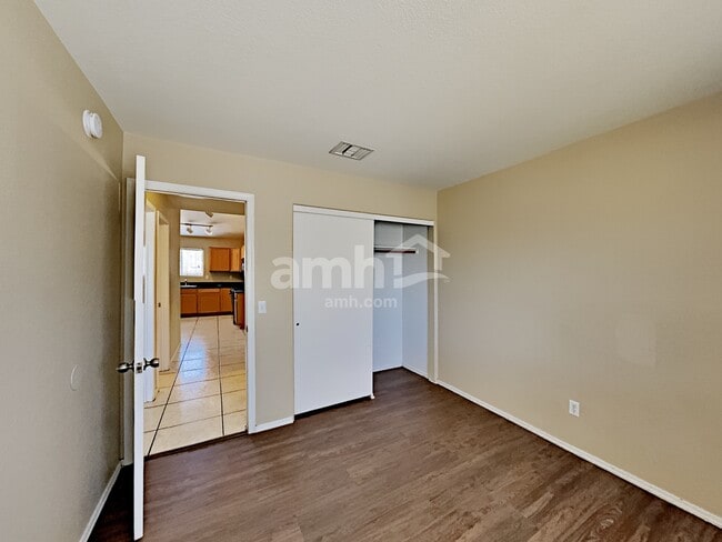 Building Photo - 5691 S Abbottsford Dr