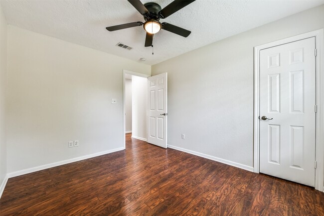 Building Photo - 304 Bellmar Ln