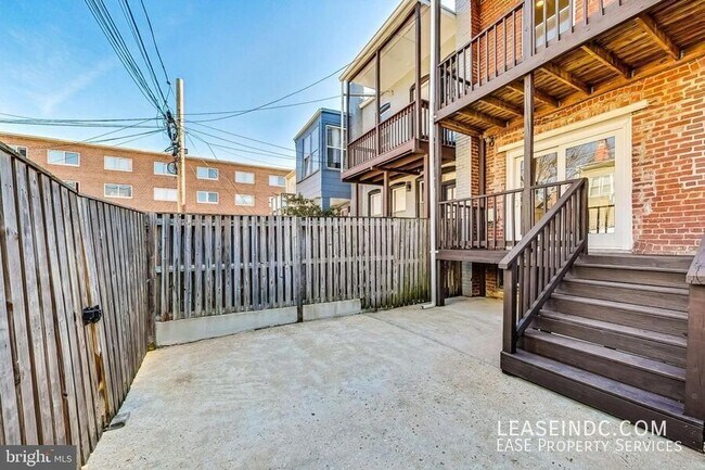 Building Photo - 535 Gresham Pl NW