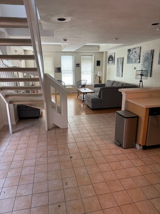 Building Photo - Furnished Downtown Condo. 1 bed/1 bath