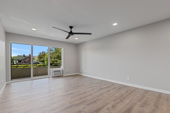 Building Photo - Large Freshly Remodeled and AIR CONDITIONE...