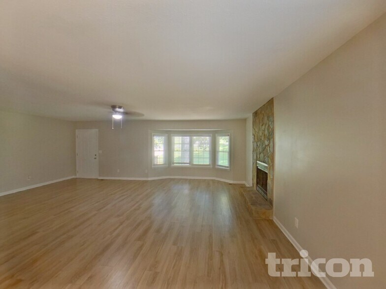 Building Photo - 120 Elberta Dr