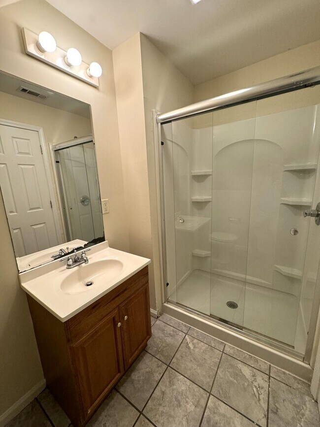 Building Photo - 4br House near Campus, Stadium, Downtown! - FALL 2026 Pre-Lease