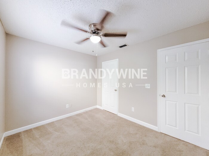 Building Photo - 542 Queensbridge Dr