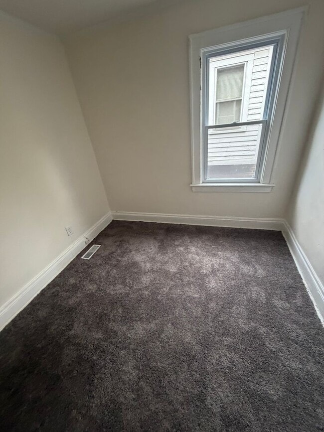 Building Photo - 3242-3242 Sycamore Rd