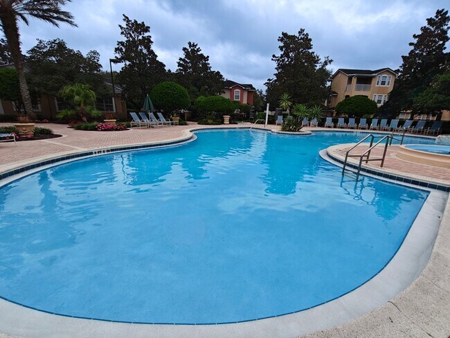 Building Photo - Beautiful 3 Bedroom, 2 Bathroom Townhome with Garage – Pet Friendly!