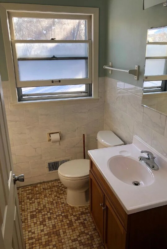 Building Photo - 1400-1402 Arlington Ave E