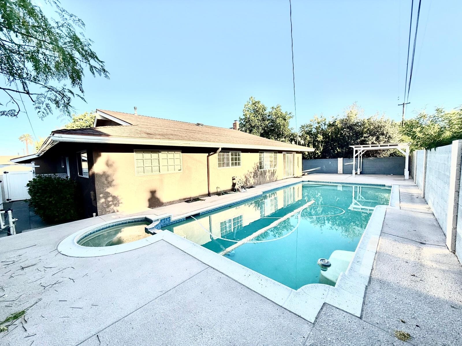 Building Photo - 2121 Mignon Way