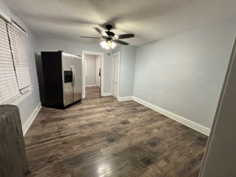 Building Photo - 438 Villa St