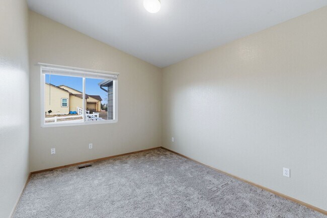 Building Photo - Woodman Hills 4 bdrm rancher