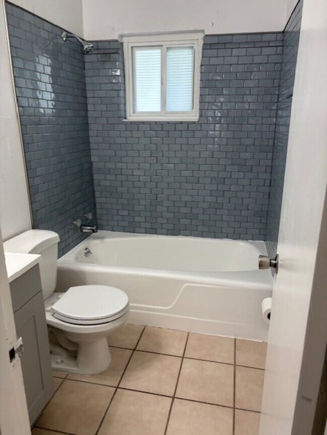 Building Photo - Recently Renovated 2BR/1BA Near FSU, FAMU & TSC – Only $950/Month!