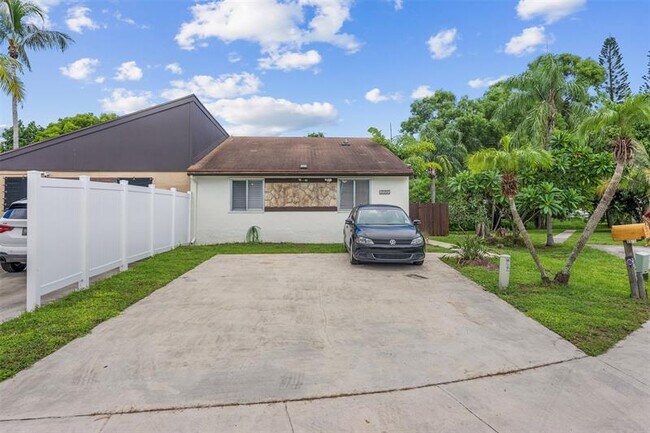 Primary Photo - 4505 NW 3rd Dr