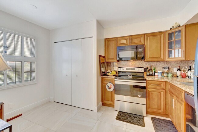 Building Photo - 14723 Cumberland Dr