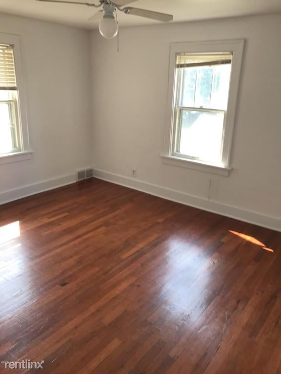 Building Photo - 4 br, 2 bath House - 3030 West Michigan Av...