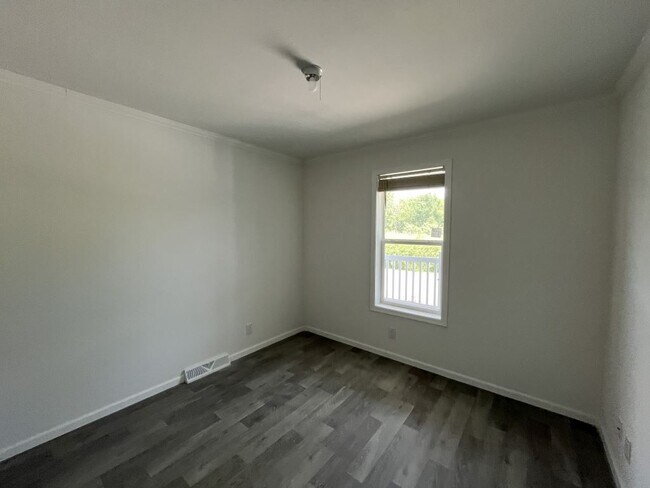 Building Photo - 5049 W Sawgrass Dr