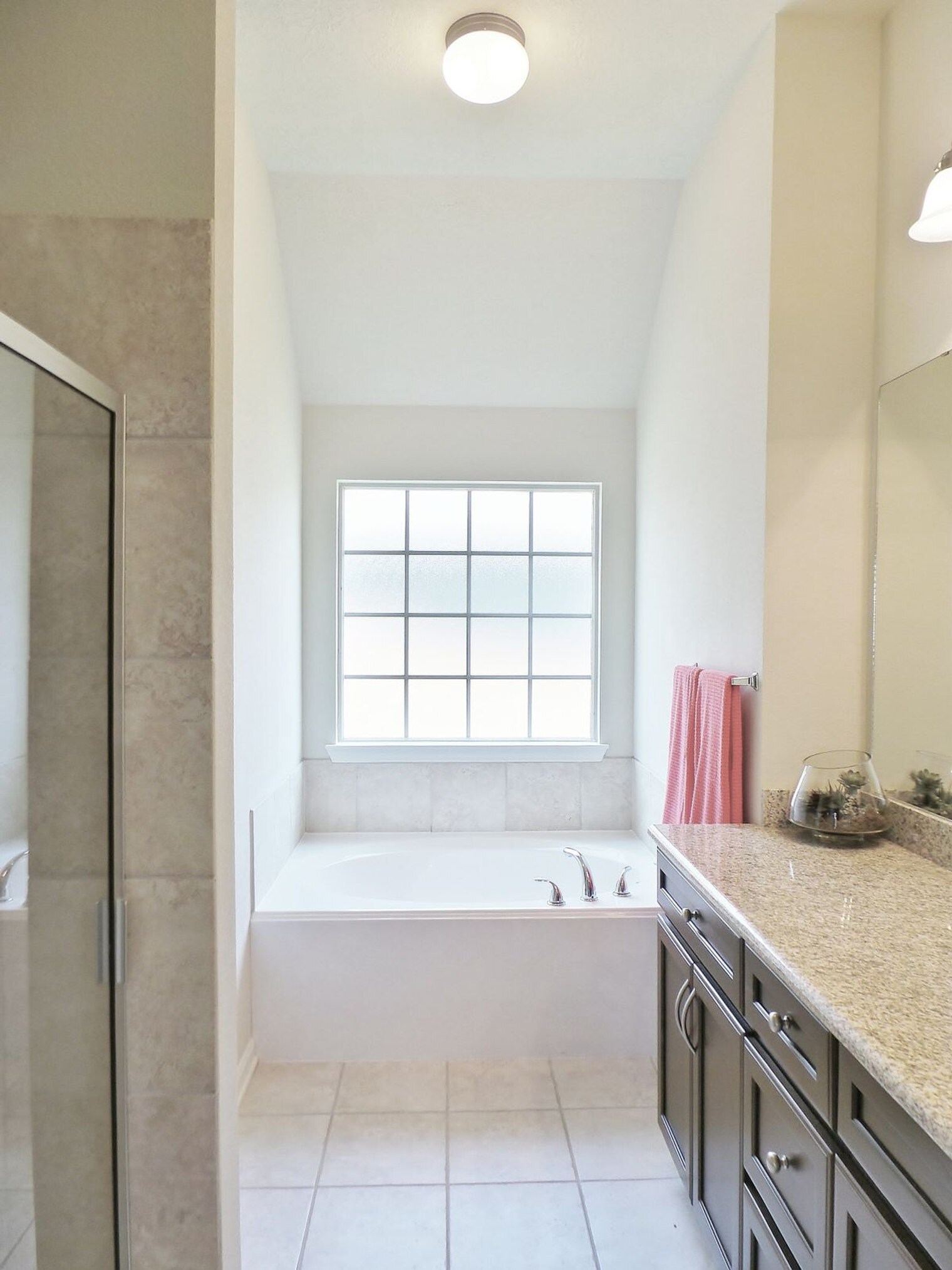 Building Photo - 1002 Venice Dr