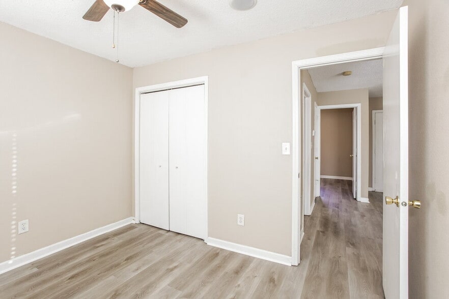 Building Photo - 7621 Blue Willow Dr