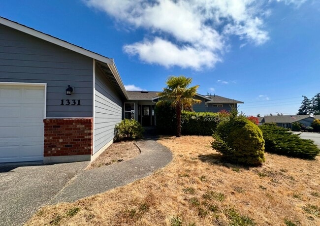 Primary Photo - 1331 SW Harbor Vista Cir