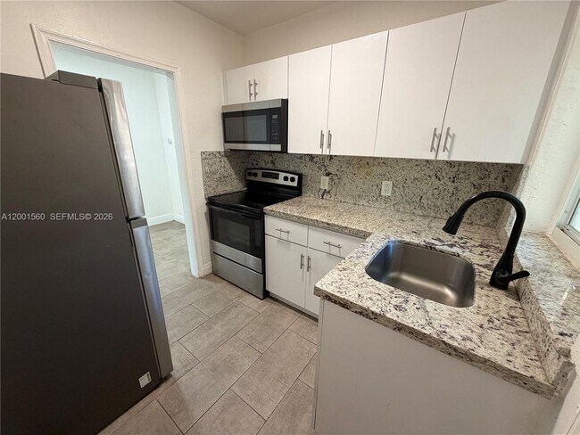 Building Photo - 7712 NE 1st Ct