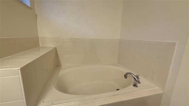 Building Photo - 175 Cloverdale Rd