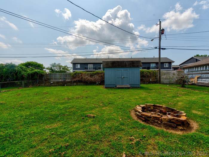 Building Photo - 10208 E 7th St