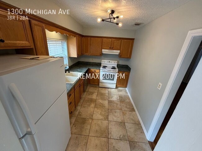 Building Photo - 1300 Michigan Ave