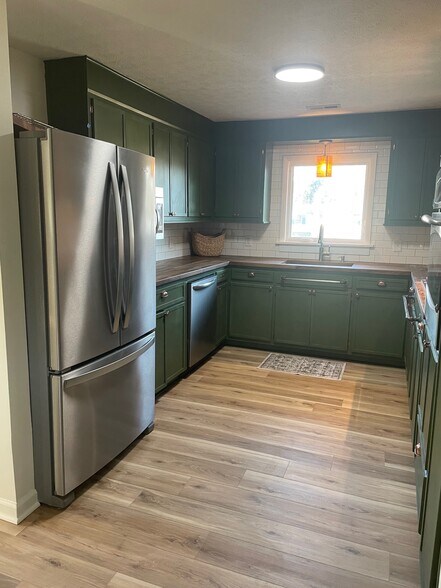 Building Photo - 65 Cherry St