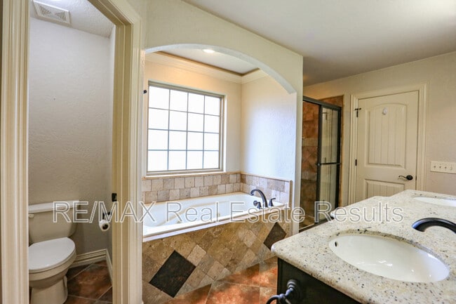 Building Photo - 3505 SW Cranbrook Ave