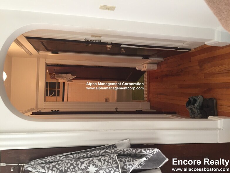 Building Photo - 349 Pleasant St