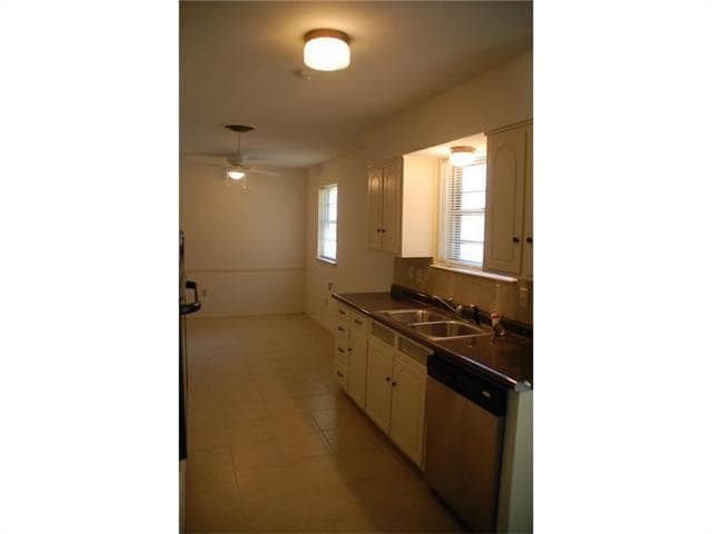 Building Photo - 409 Wilshire Dr