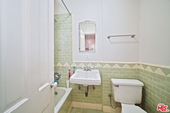 Building Photo - 1272 Ridgeley Dr