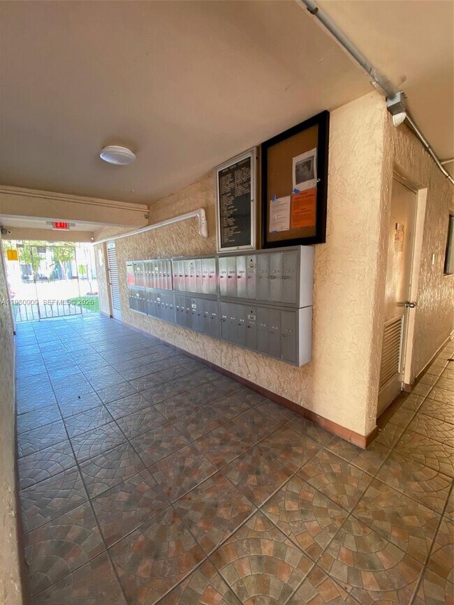 Building Photo - 6820 W Flagler St