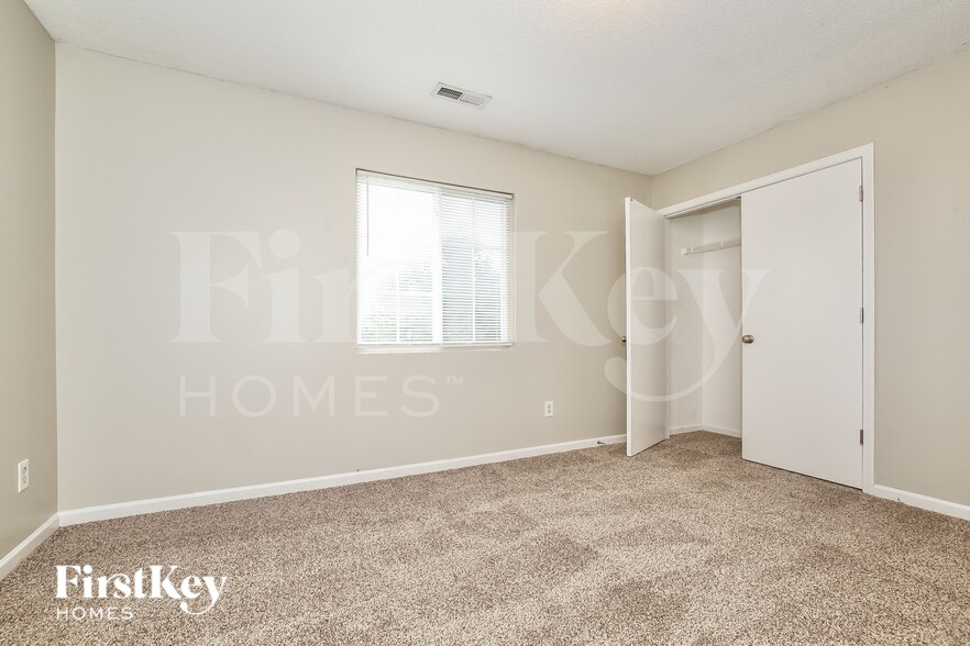 Building Photo - 5715 Waterpoint Dr