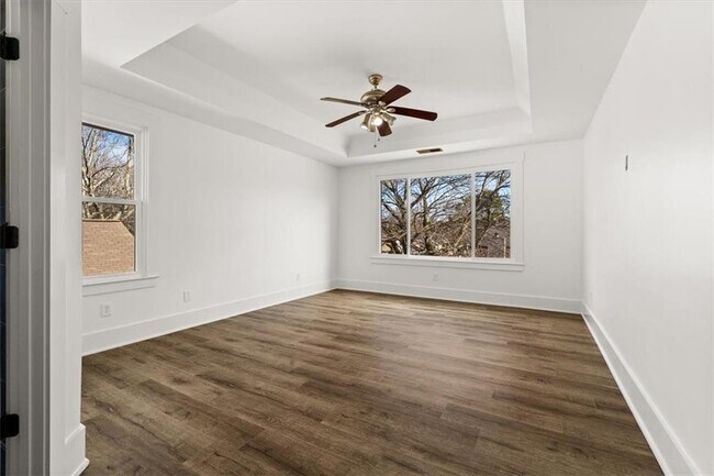 Building Photo - 425 Mikasa Dr