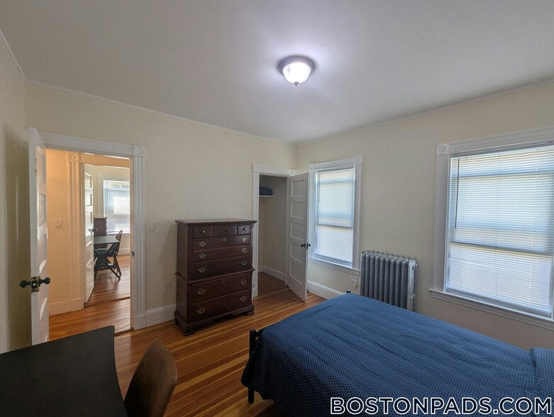 Building Photo - 27 Bourneside St