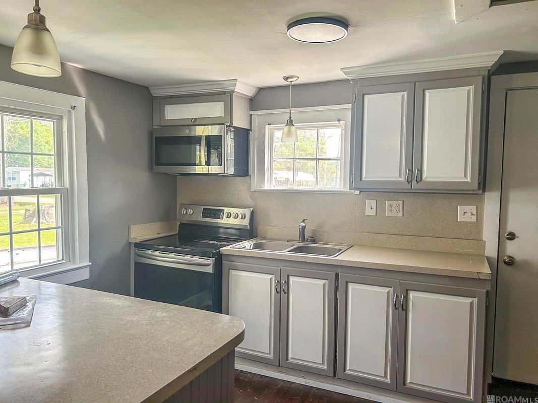 Building Photo - 30184 Smith Dr