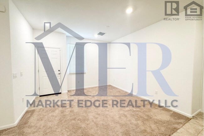 Building Photo - 4Bed/4Bath House w/2 Car Gar in Tucson! $1...