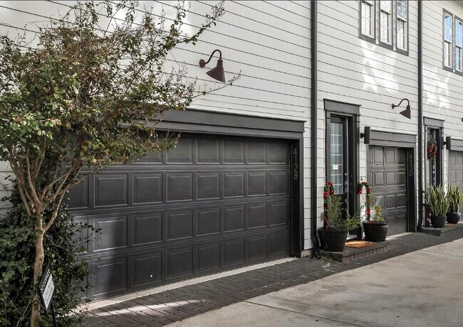 Building Photo - 4128 Willowbend Blvd