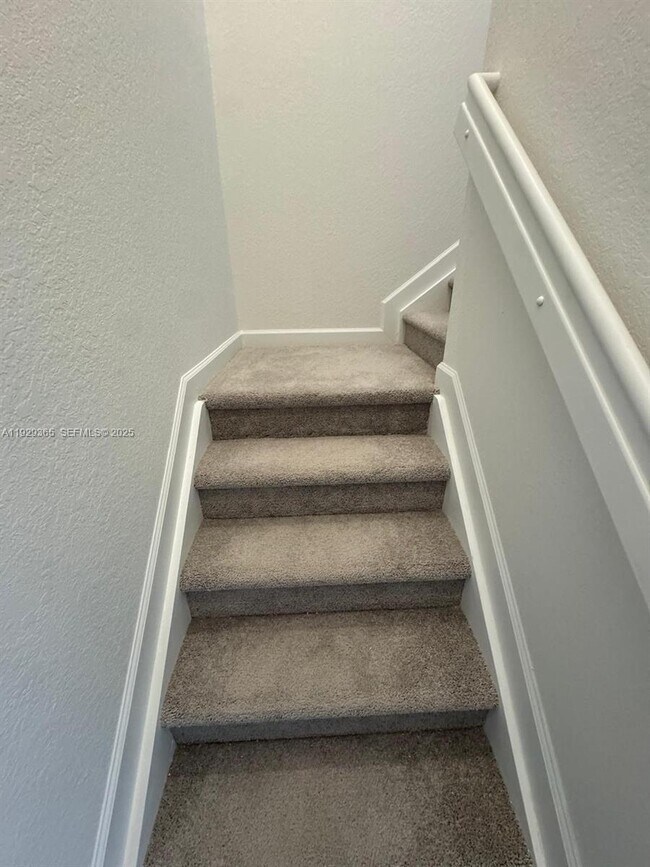 Building Photo - 2825 SE 25th Ave