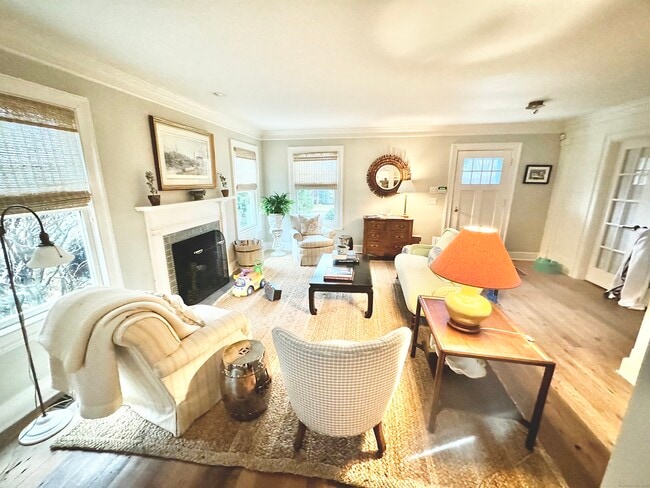 Building Photo - 9 Barclay Ct