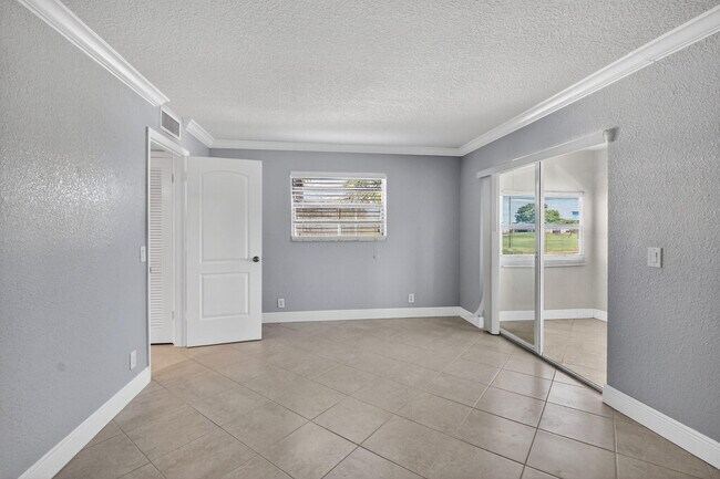 Building Photo - 184 Burgandy Way