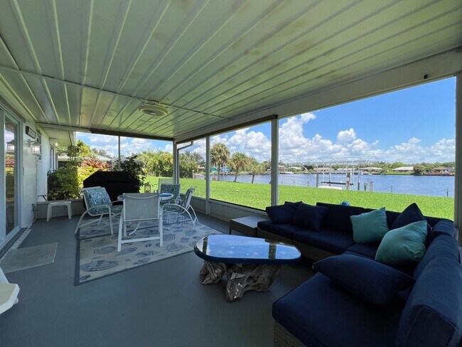 Building Photo - $3,300/month ** Short Term / Seasonal - Furnished ** 2 Bed / 1.5 Bath - Lakefront ** Single Famil...