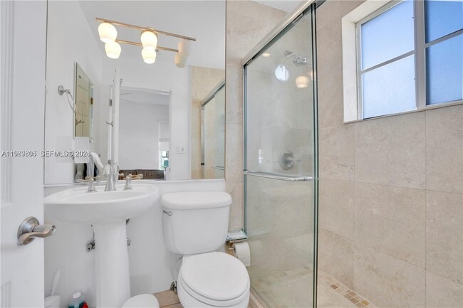 Building Photo - 1460 West Ave