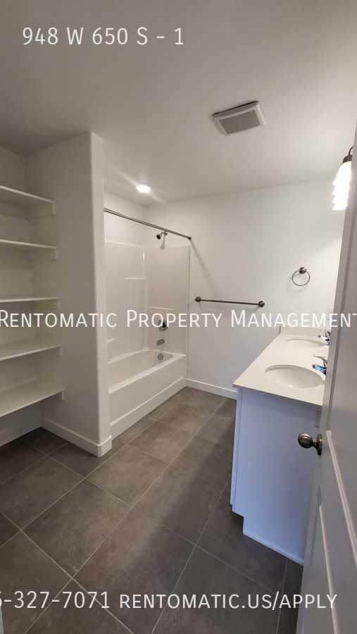 Building Photo - 948 W State Rd