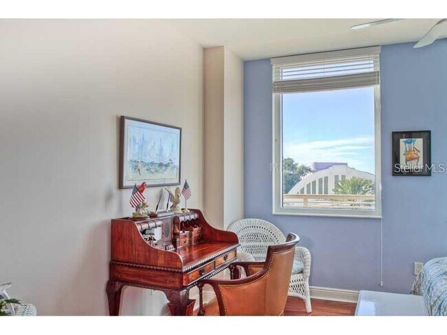 Building Photo - 800 N Tamiami Trl