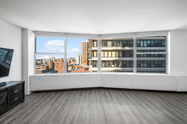 Building Photo - 5757 N Sheridan Rd